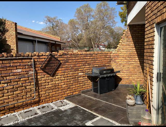 3 BEDROOM TOWNHOUSE FOR SALE IN FLORA GARDENS